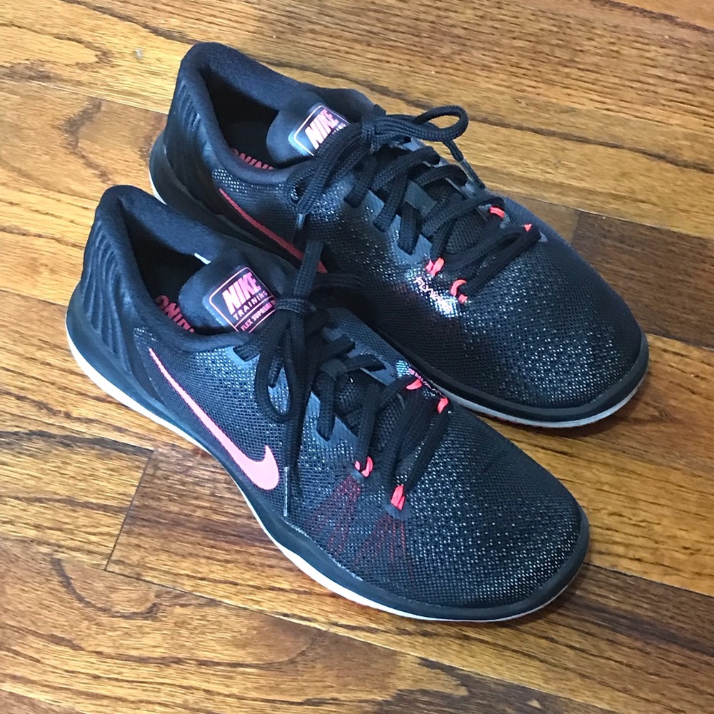 Nike Flywire Training Flex Supreme TR5 Fashion Sneaker Athletic Shoes
Girls